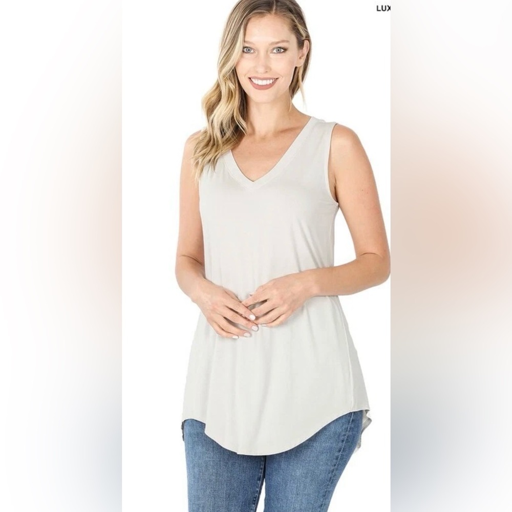Zenana Outfitters White V-Neck Sleeveless Hi Lo Tunic Top